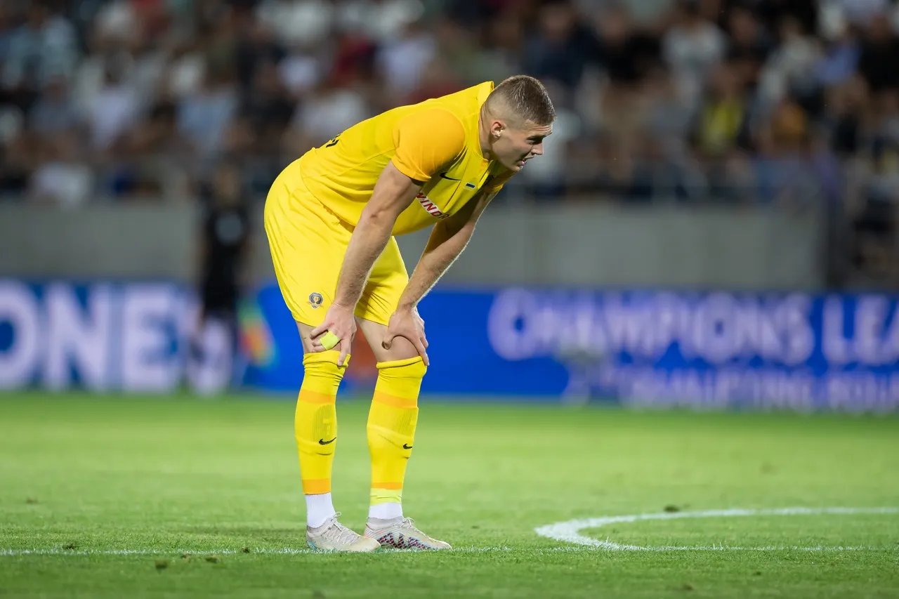 Артем Довбик почти весь матч играл в отрыве от остальной команды