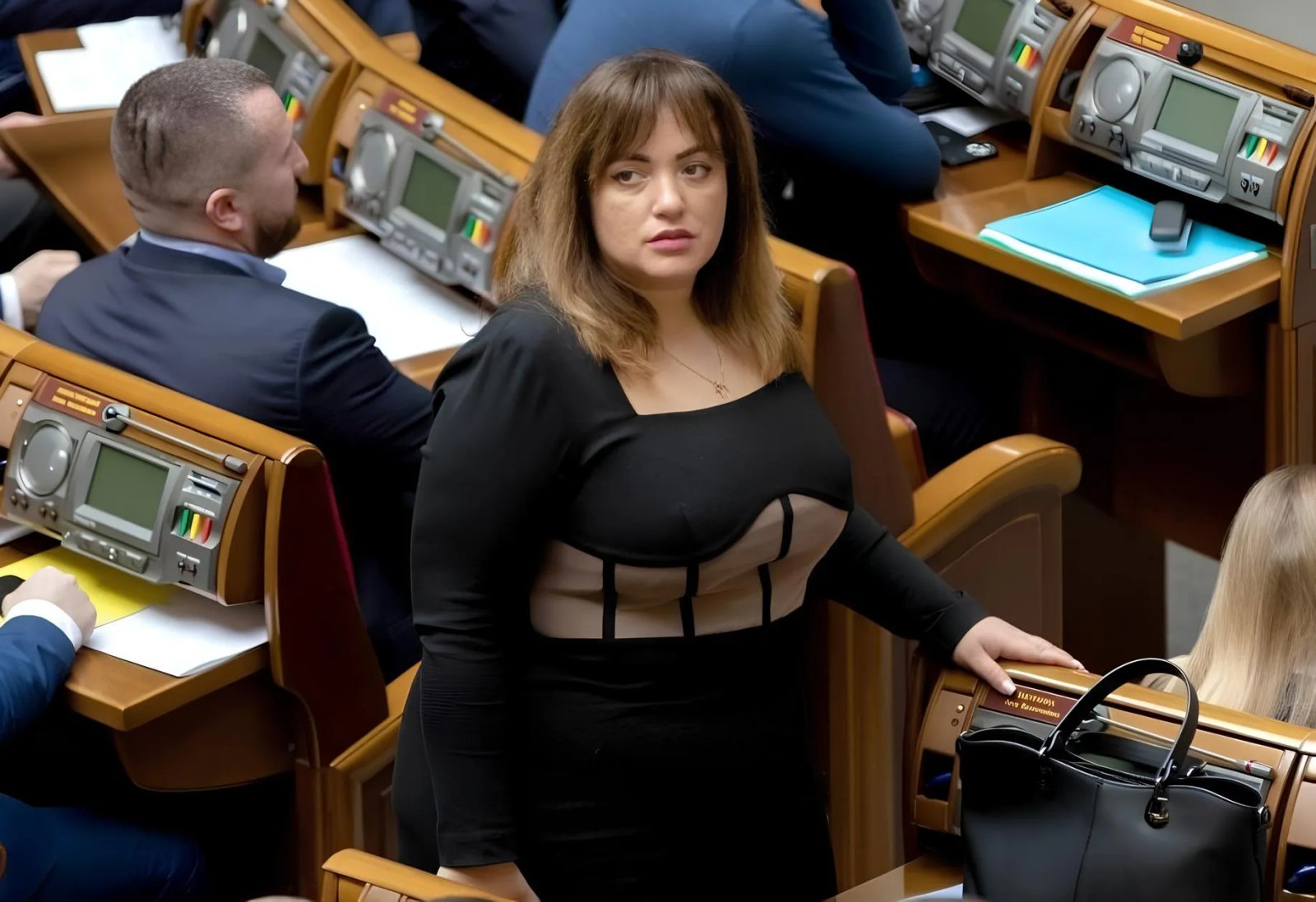 Леся забуранна у ВР в сукні з корсетом в стилі "боді"