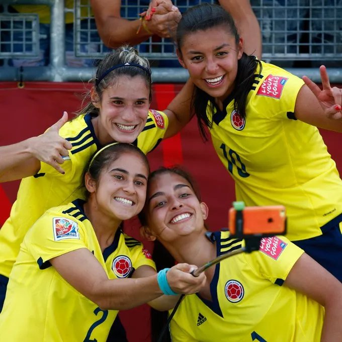 Час для селфі (Фото: twitter FIFA) 