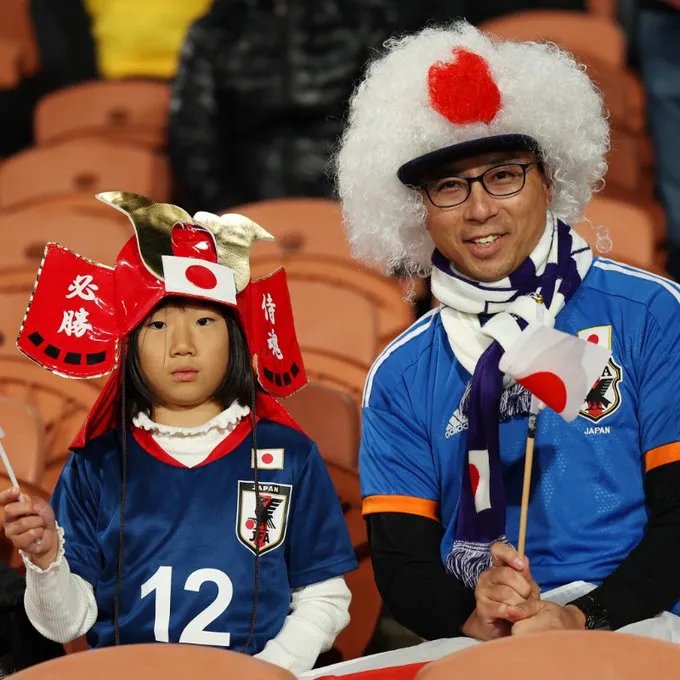 Японські вболівальники (Фото: twitter FIFA)  