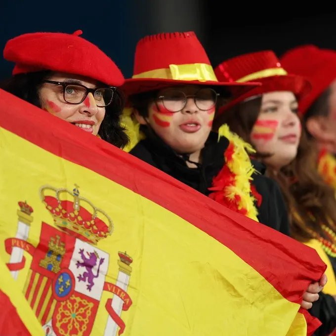 Шанувальники збірної Іспанії (Фото: twitter FIFA) 