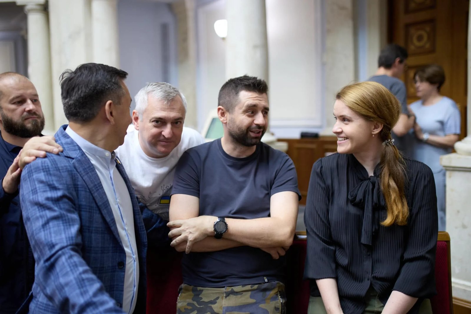 Марианна Безуглая на рабочем месте выглядит вот так