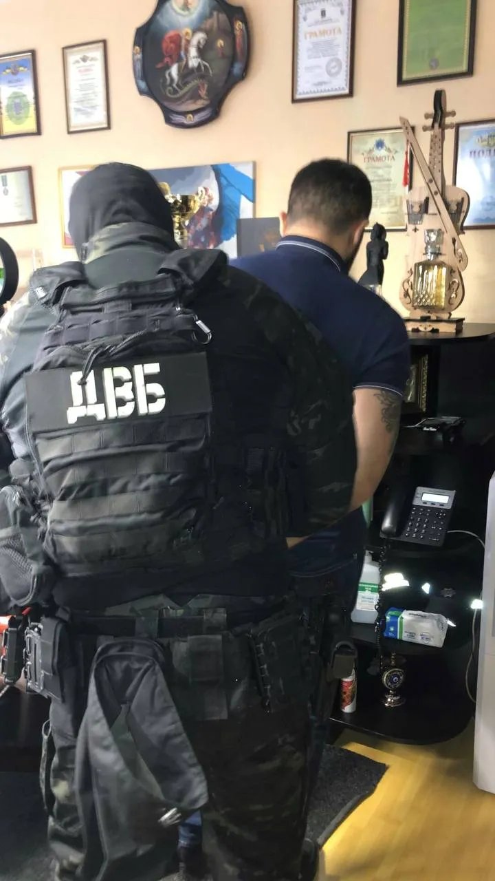 Поліцейські-перевертні катуванням змушували виплатити викуп Поліцейські-перевертні катуванням змушували виплатити викуп