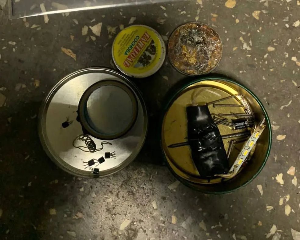 Гуменюк готувався до втечі з-під варти та виготовив у камері кілька саморобних вибухівок, аби використати їх в приміщенні суду. Гуменюк готувався до втечі з-під варти та виготовив у камері кілька саморобних вибухівок, аби використати їх в приміщенні суду.