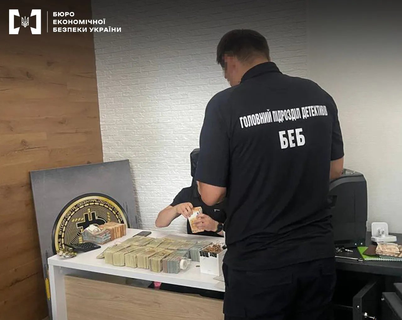 Під час обшуків вилучили 60 млн гривень в еквіваленті