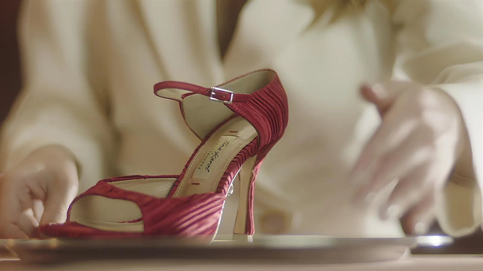 Тіна любить підбори-"рюмочки" і залюбки носить їх сама