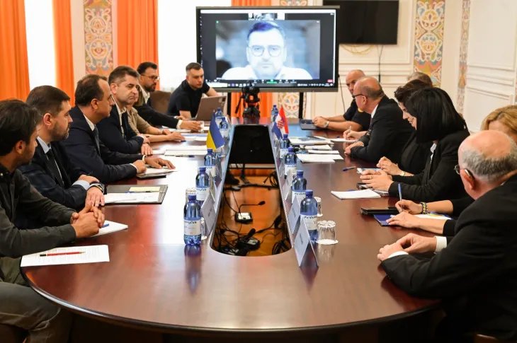 Кулеба прийняв участь в онлайн-форматі