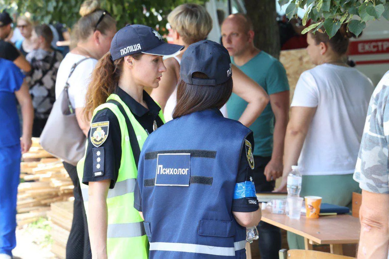 На городах попаданий работали психологи