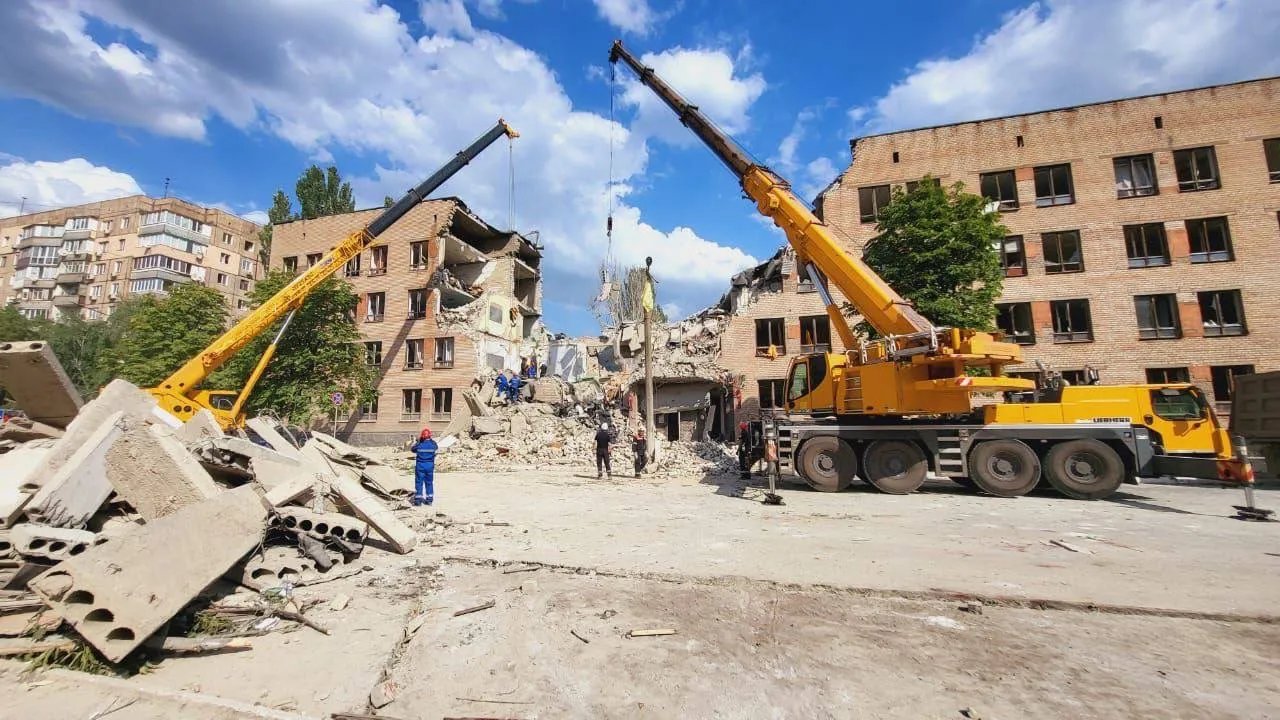 Из юг завалов детали женщину, которая работала в заведении