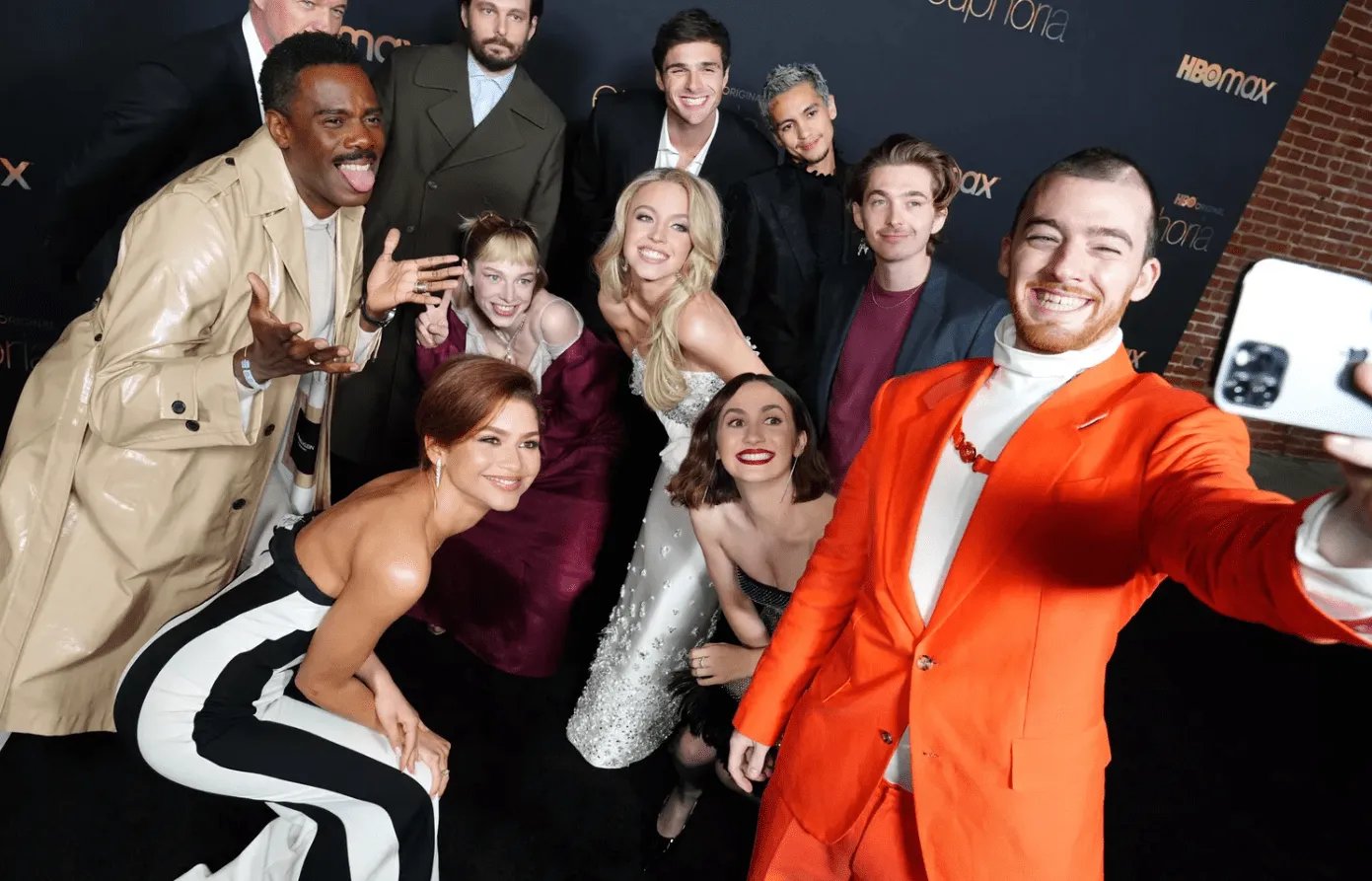 Ангус Клауд з колегами по акторському складу другого сезону "Ейфорії" в січні минулого року на Goya Studios