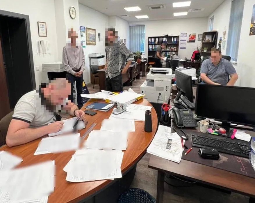 Обшуки у посадовців