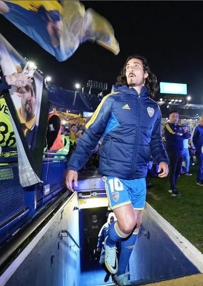 Трибуны встретили Кавани