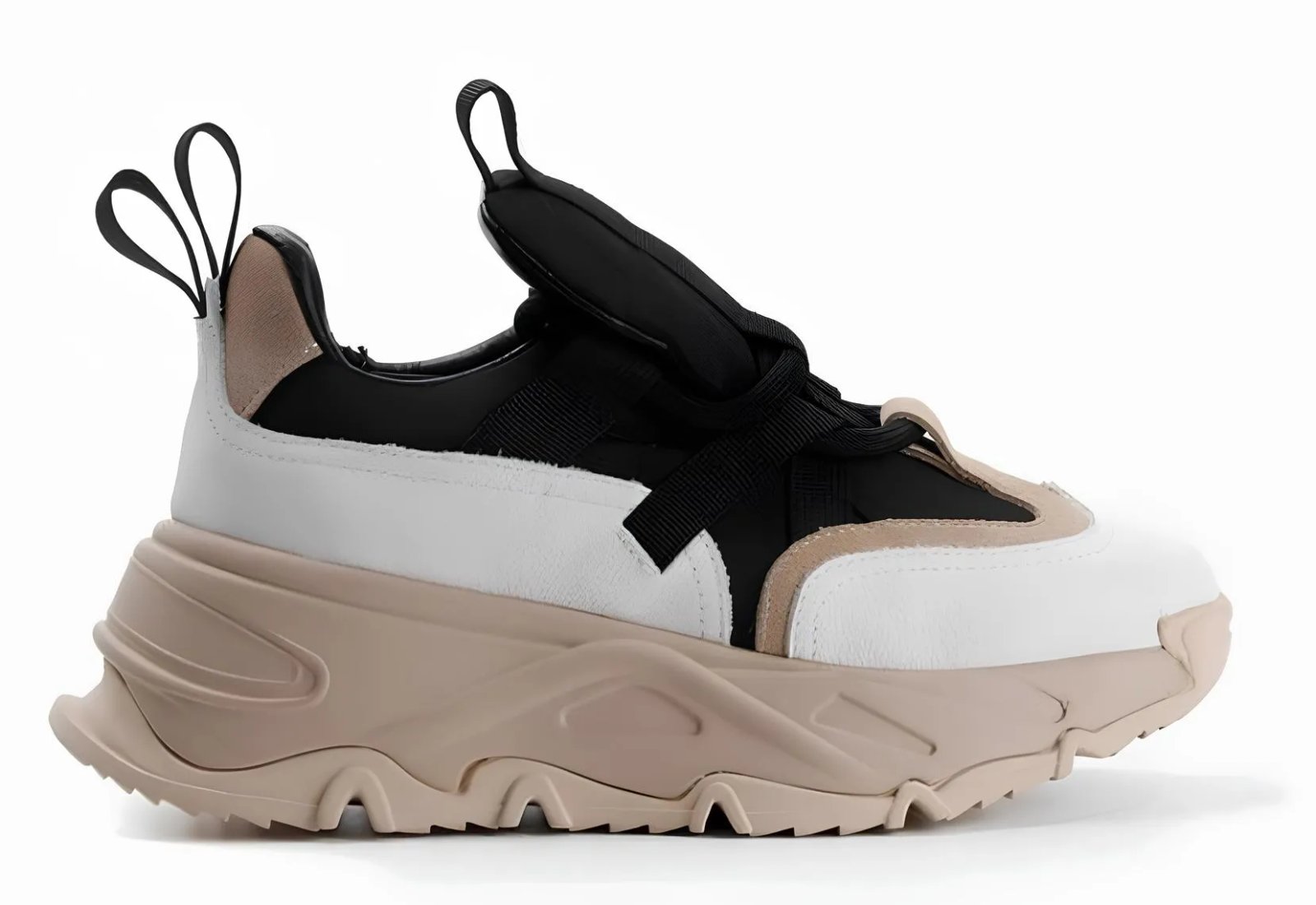 Классические "сникерсы" теперь тоже скорее напоминают обувь астронавтов! Стоят таковые от трех тысяч гривен, но можно найти и более бюджетные модели