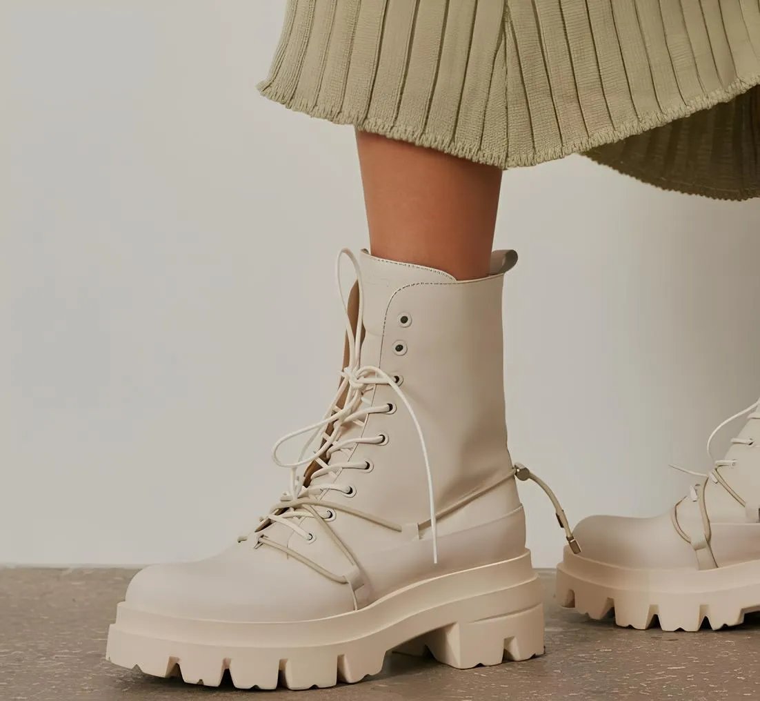 Беж делает такую грубую обувь шлемовой! Купить похожие можно от двух тысяч гривен