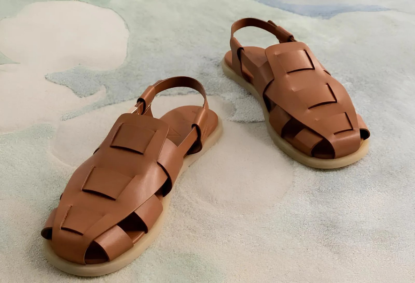 Вашему вниманию самые модные босоножки этим летом. Имеете 1,8 тысячи гривен - они ваши