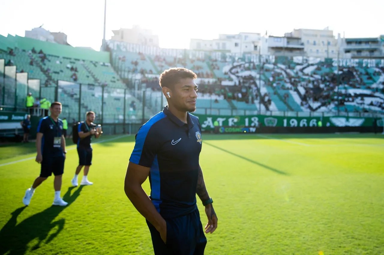 Футболісти вийшли на поле