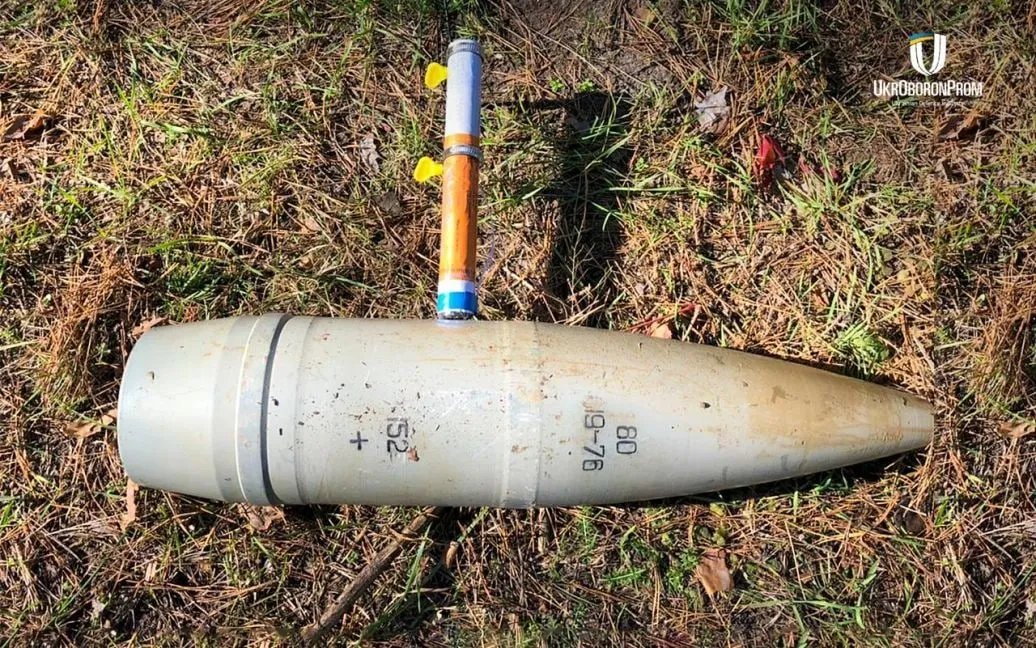 Зовні він схожий на олівець