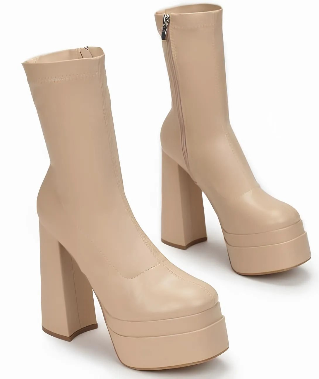 Квадратный каблук, который в народе зовут "копытом", выбор осени 2023