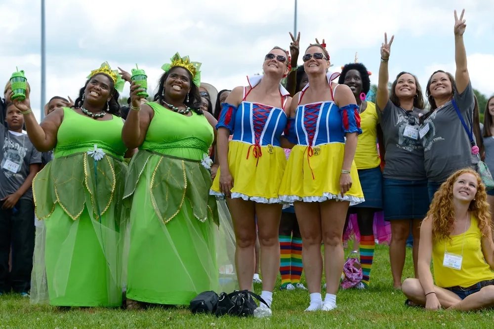Фестиваль блізнюків у місті Твінсбург, штат Огайо