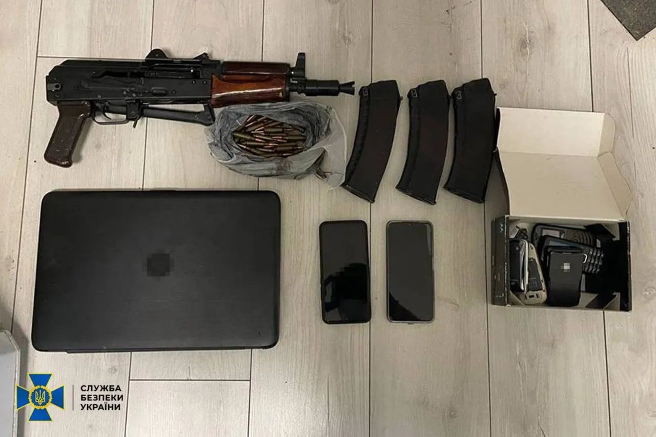 Знайдена зброя під час обшуків