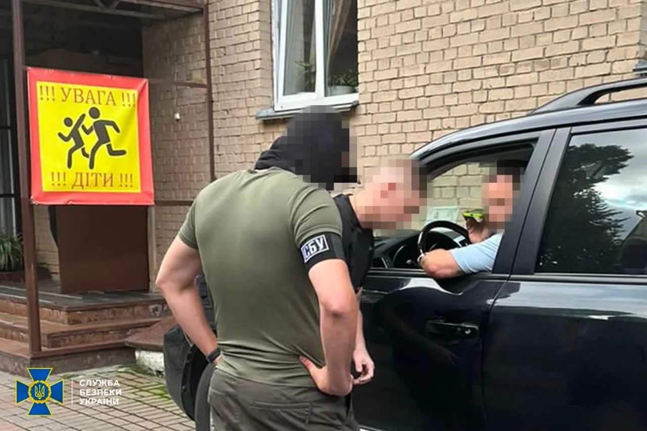 По данным следствия, Дубинский уехал за границу под видом сопровождения своего отца на лечение в иностранный медучреждение
