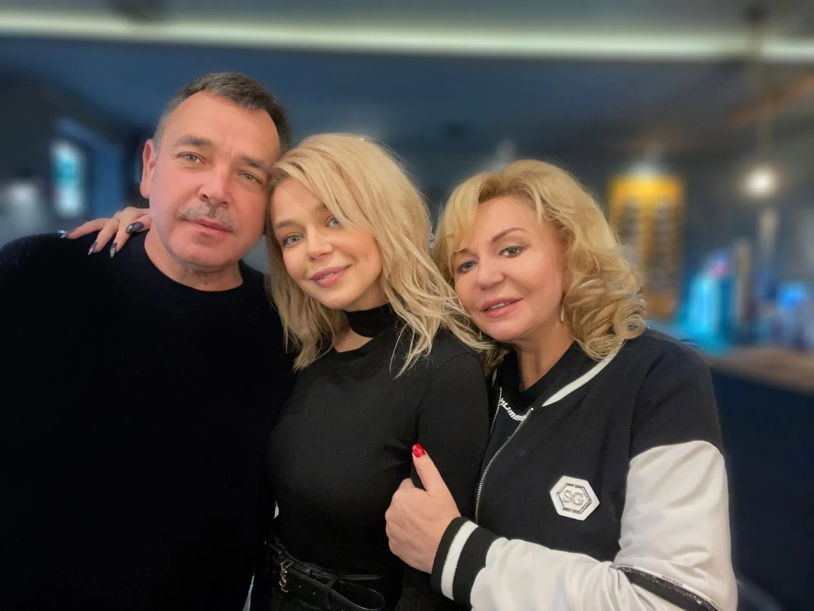 Алина Гросу с папой и мамой.