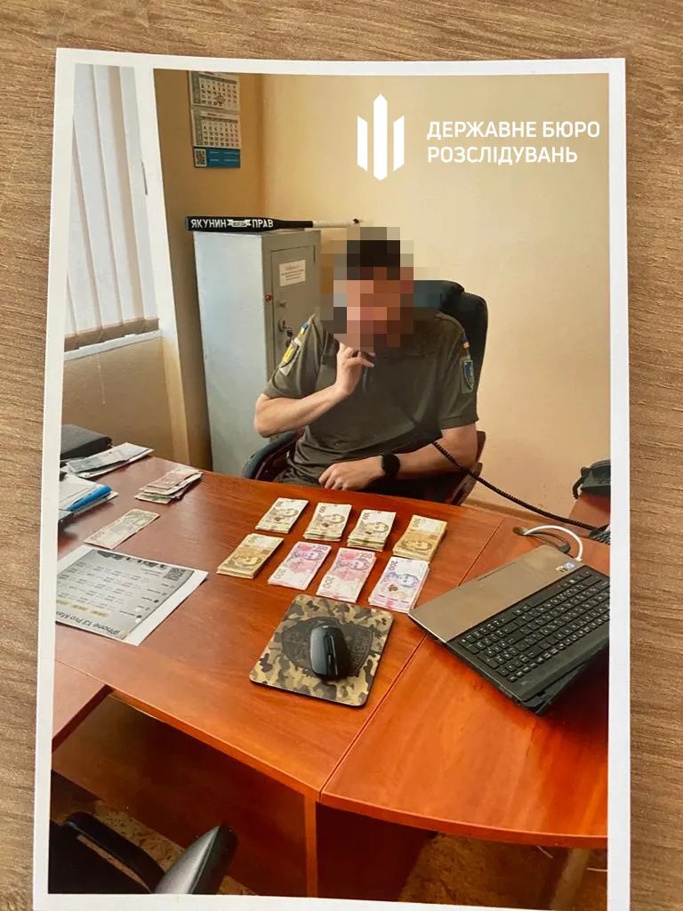 ДБР затримало воєнкома, який організував схему збагачення. Фото: ДБР
