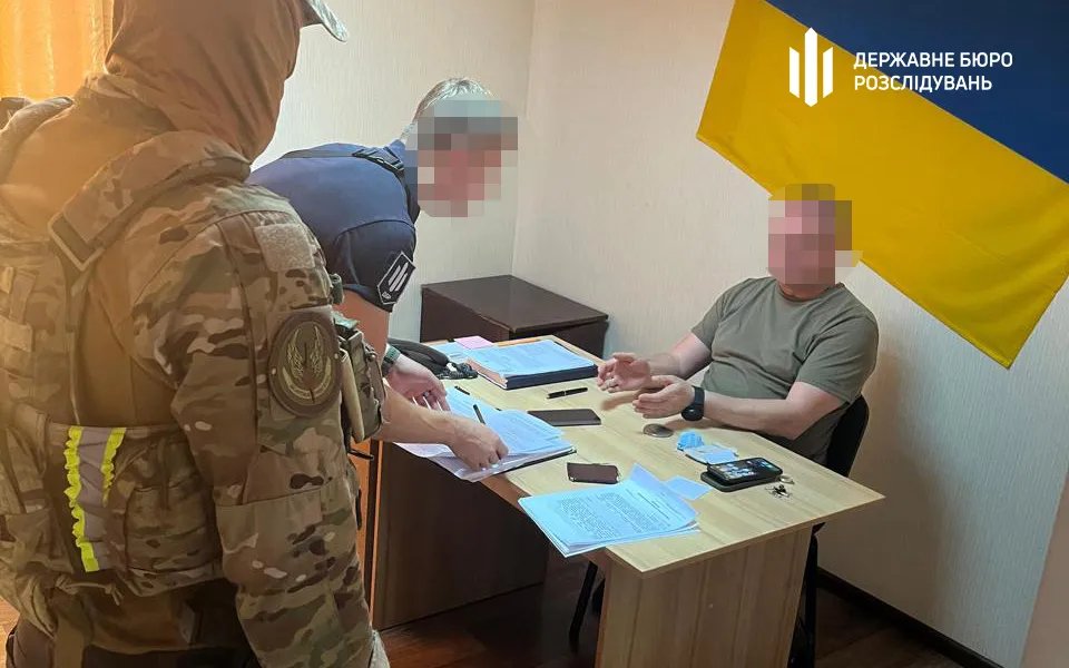 ДБР затримало воєнкома, який організував схему збагачення. Фото: ДБР
