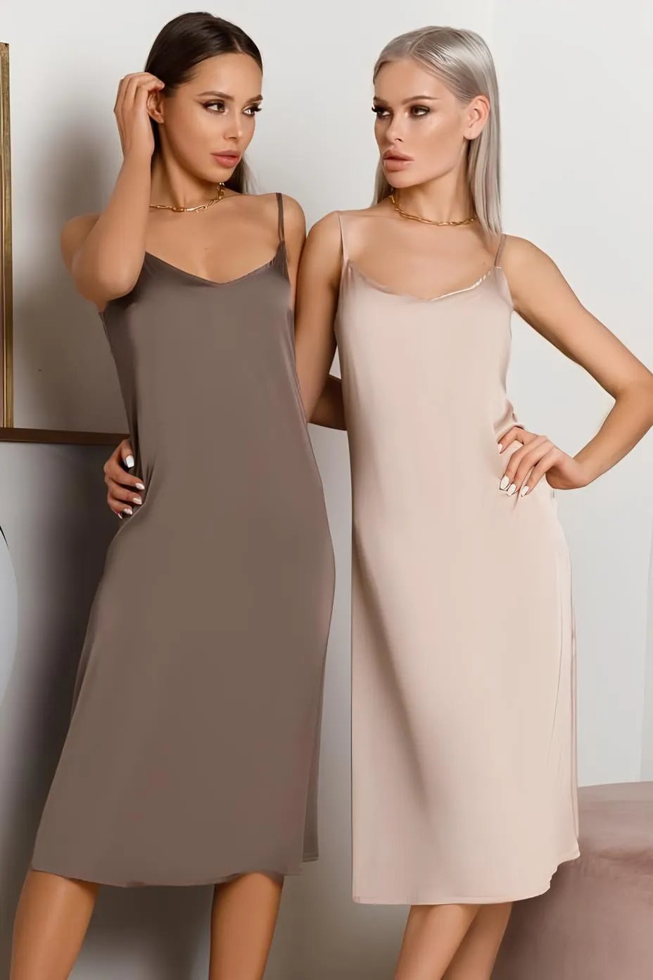 Легкі й летючі шовкові сукні не відчуваються у спеку, а тому є чи не найкращим модним рішенням, коли в тіні +35