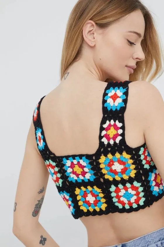 Строкаті в'язані речі а-ля бабусина хустка - знову в тренді