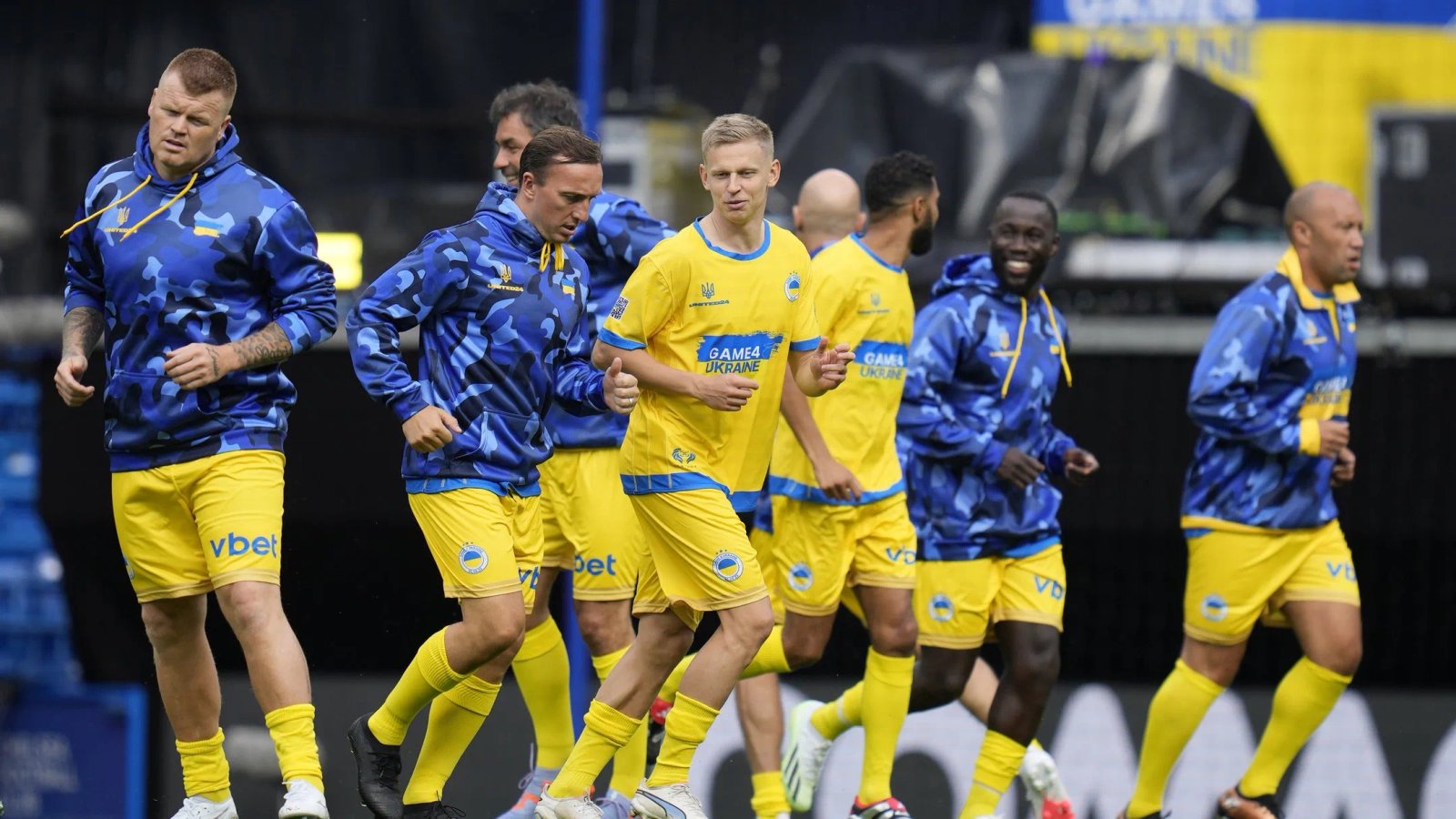 Команда Зинченко разминается перед игрой