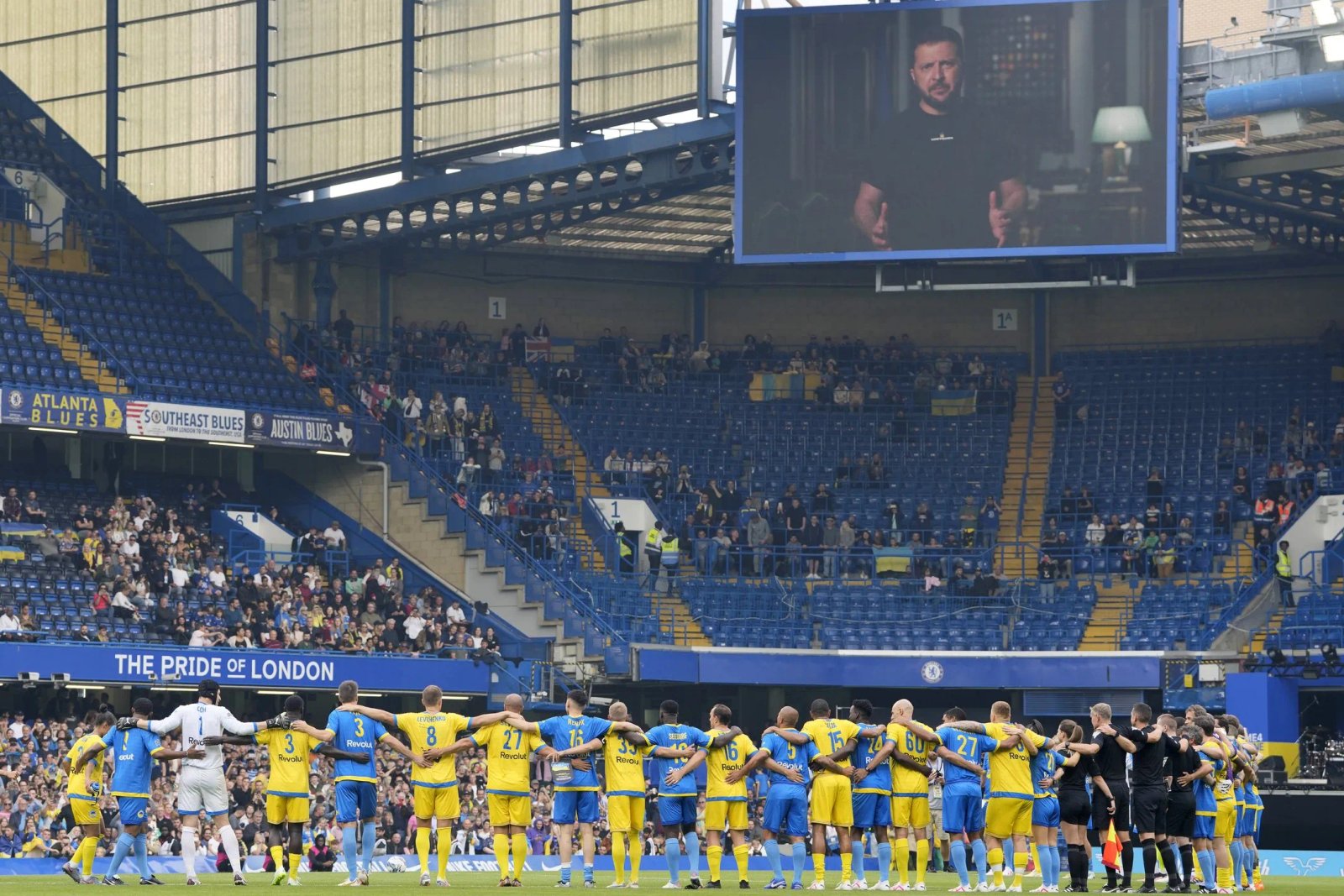 Перед стартовым свистком раздалось обращение Владимира Зеленского