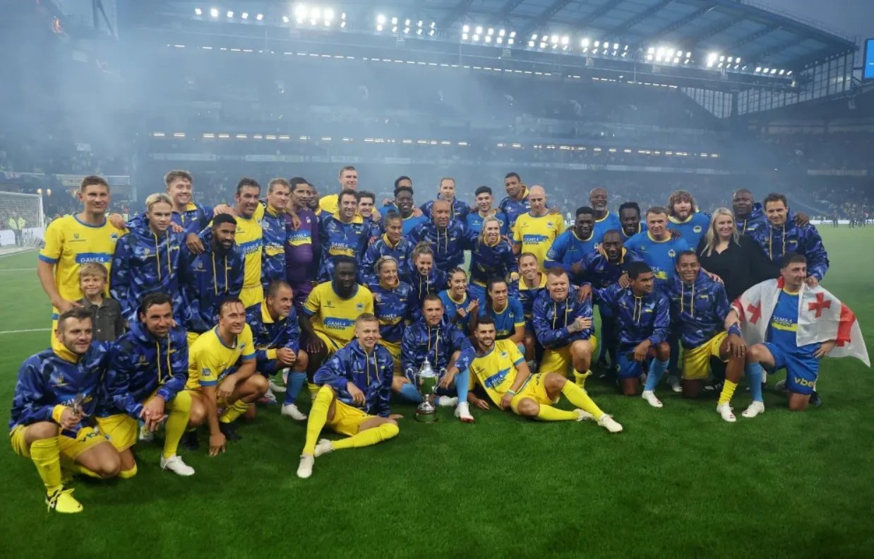 После матча легенды сделали общее фото