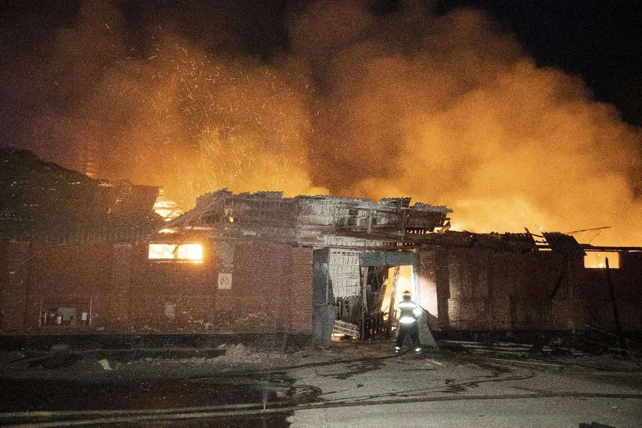 Пожежа після одного з прильотів у Старокостянтинові