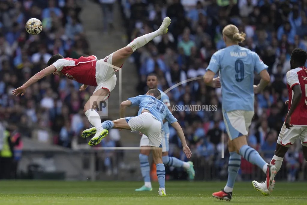 Эрлинг Голланд в этом матче "растворился" на поле