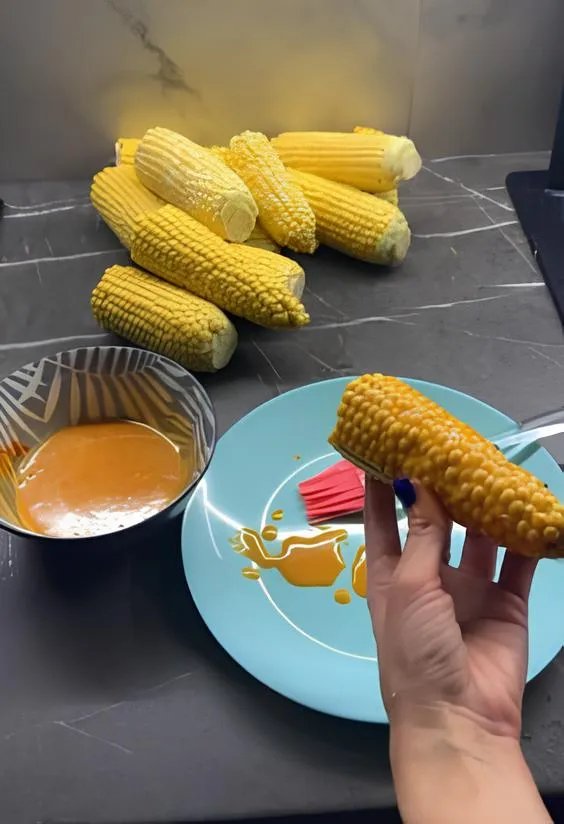 Готовим соусом змащуємо кожен качанчик