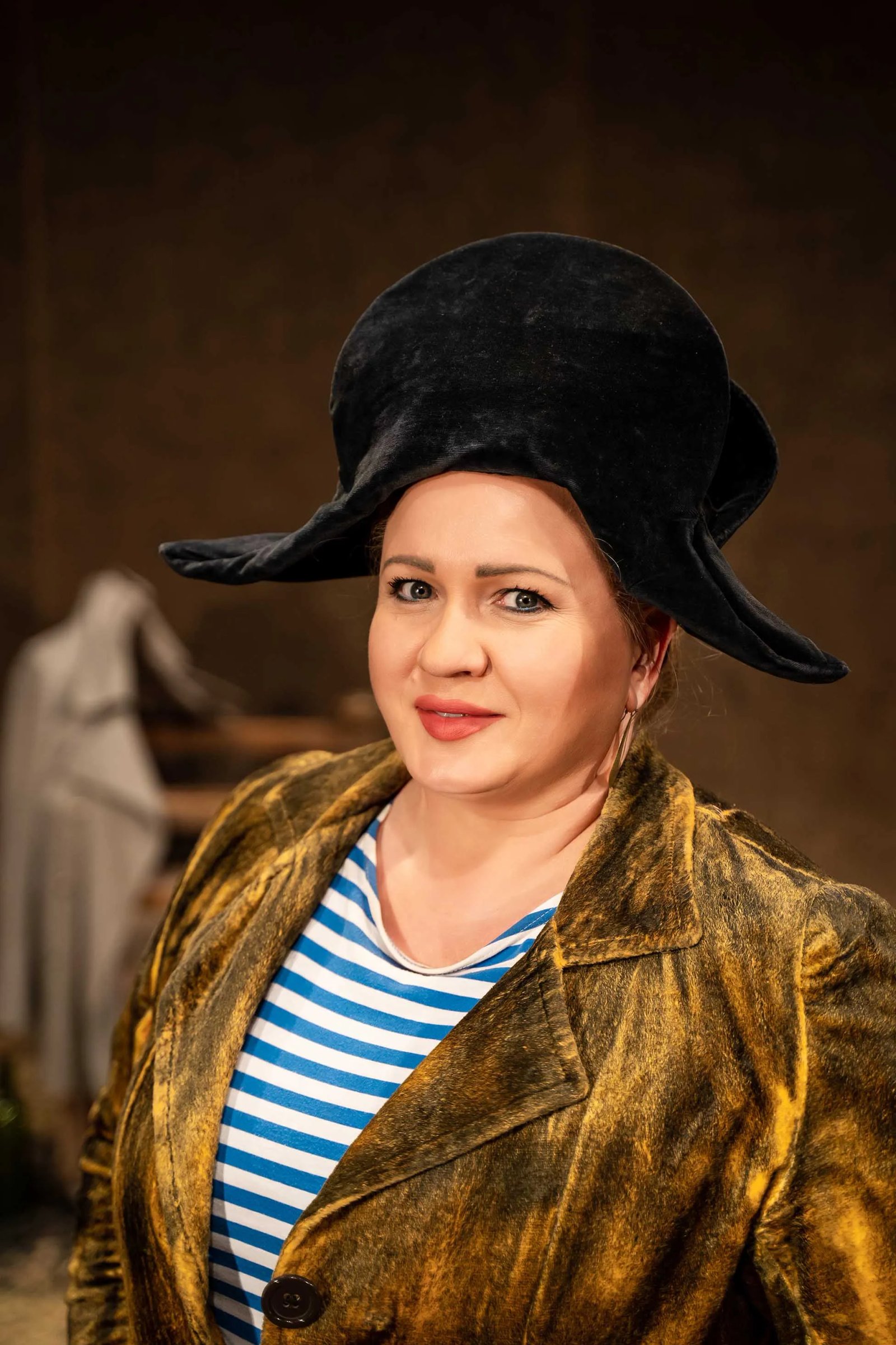 Олеся Жураковская в роли Жозефины в спектакле "Корсиканка"