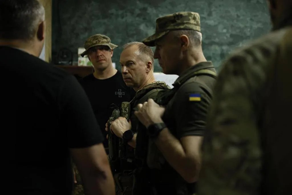 Генерал Сирський разом з бойовими командирами на Куп'янському напрямку Генерал Сирський разом з бойовими командирами на Куп'янському напрямку
