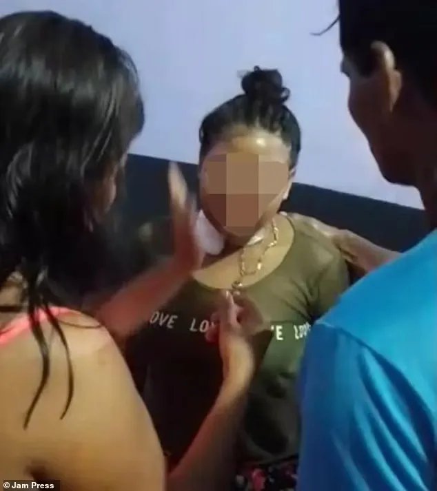 Дівчину, яка пережила напад прибульців, направили в місцеву лікарню Дівчину, яка пережила напад прибульців, направили в місцеву лікарню