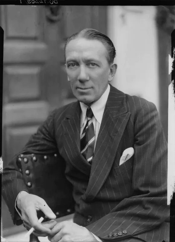 Сер Джеральд дю Мор'є Сер Джеральд дю Мор'є