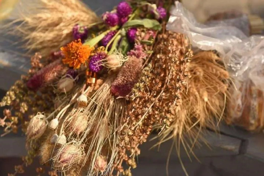 14 серпня також освячують в храмі спеціальні букети–обереги, або як кажуть в народі «маковійчики»