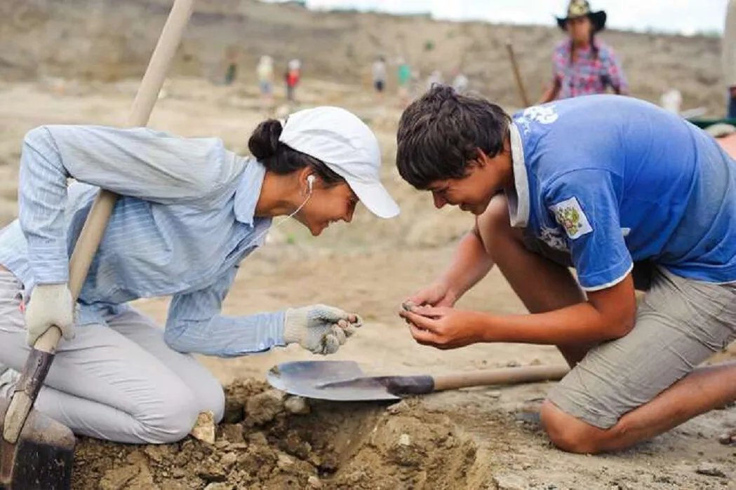 День археолога