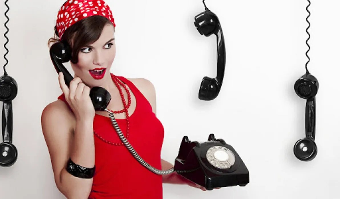 15 серпня День народження телефонного привітання «Алло»