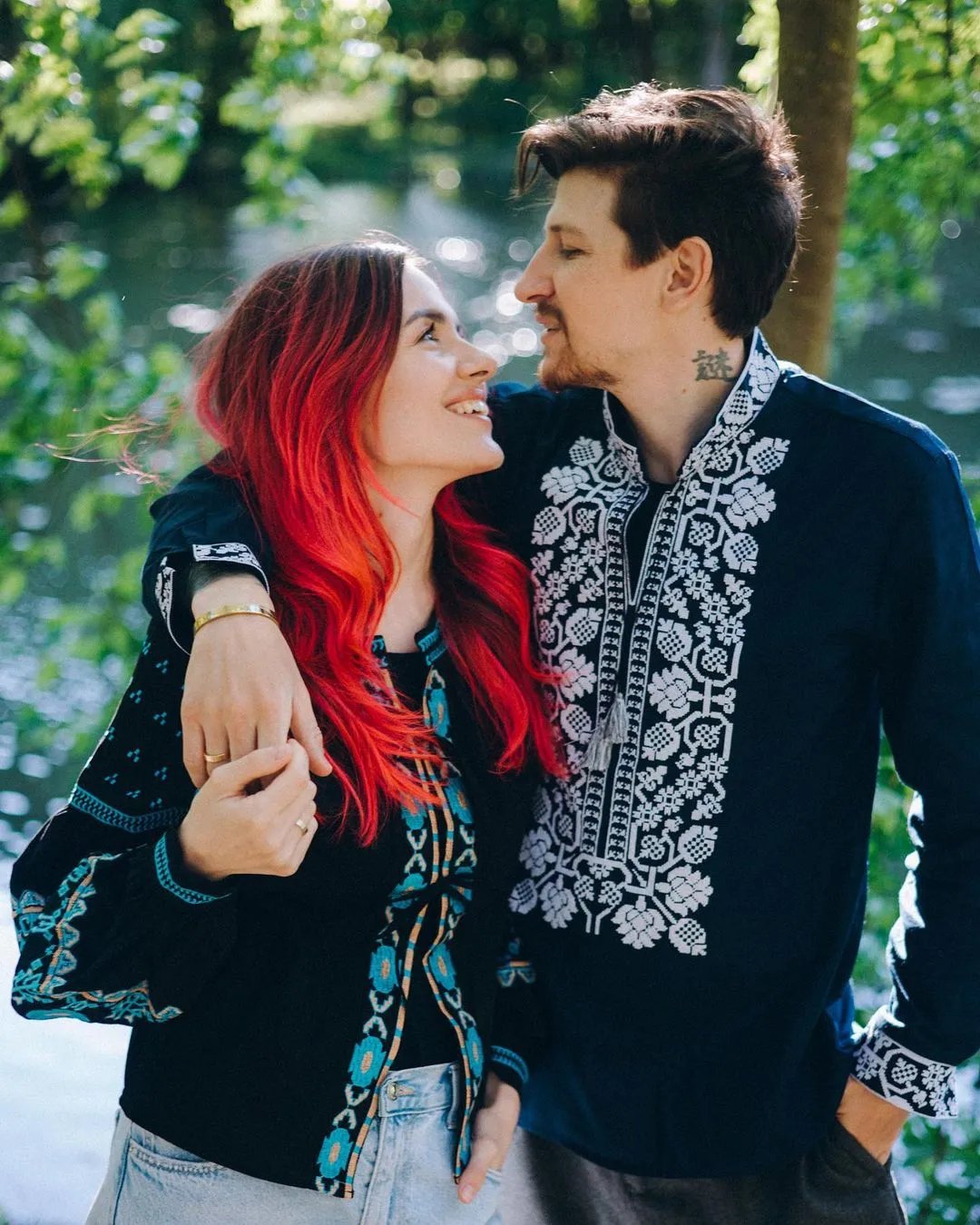 Среда построил счастливую семью с певицей Мамарикой