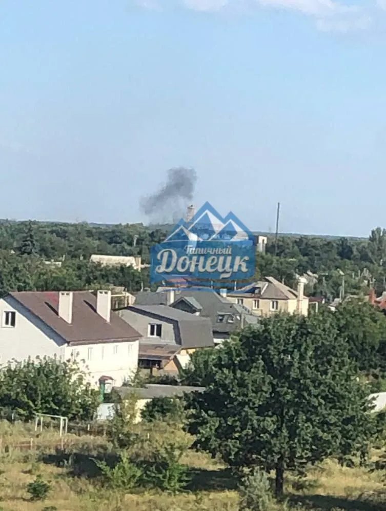У Мелітополі потужний вибух, у Донецьку - пожежа, а Кримський міст знову перекрили: що відомо 2