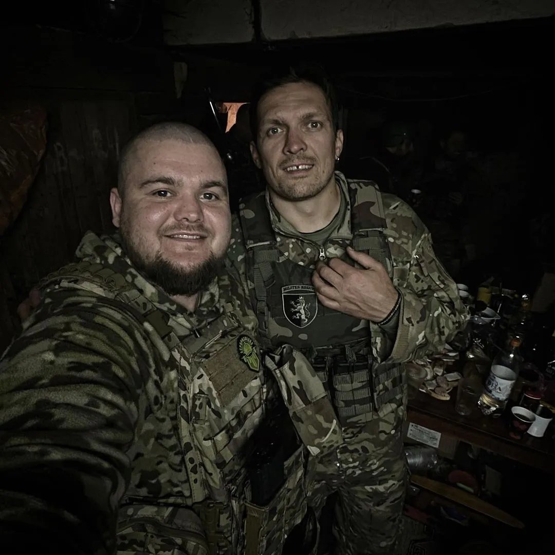 Від початку вторгнення Олександр активно підтримує ЗСУ