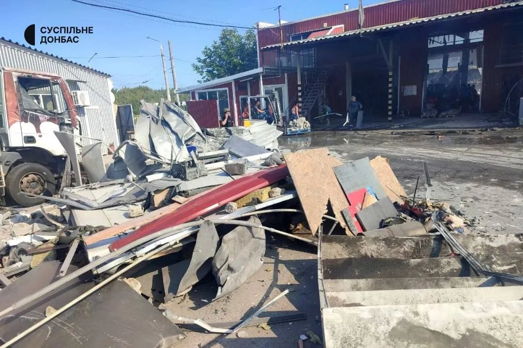 Окупанти влучили в склад продуктів в Краматорську. Фото: Суспільне