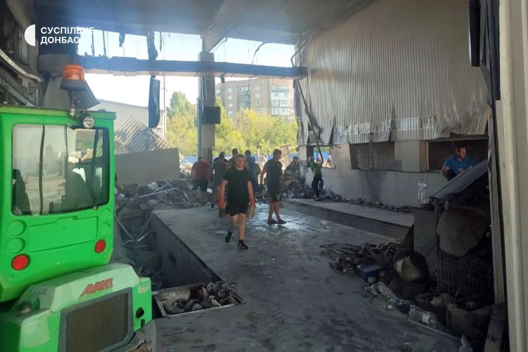 На місці інциденту рятувальники розбирали завали