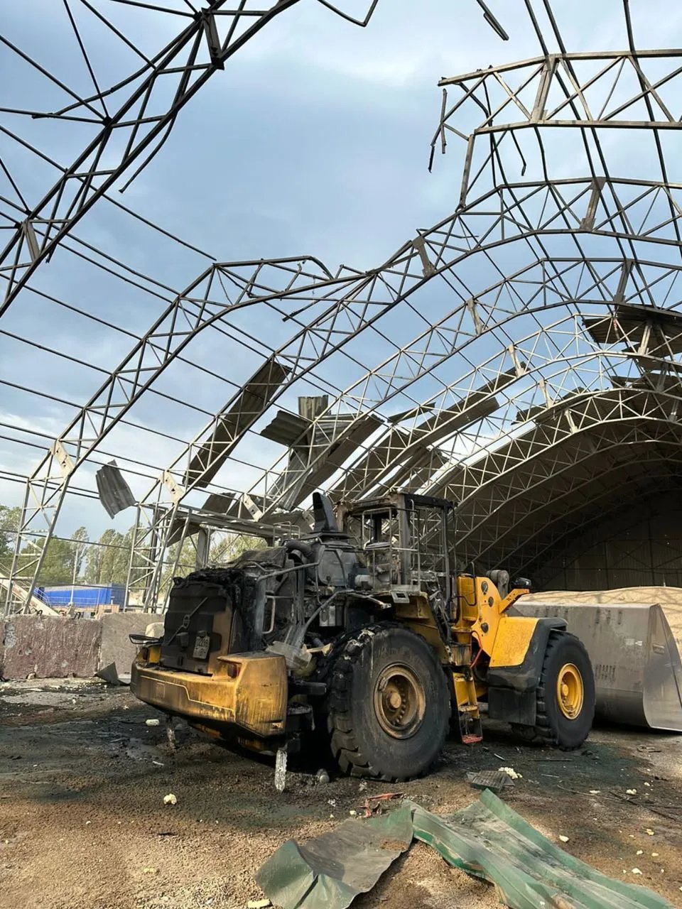Пошкоджена аграрна техніка внаслідок атаки на порт Пошкоджена аграрна техніка внаслідок атаки на порт