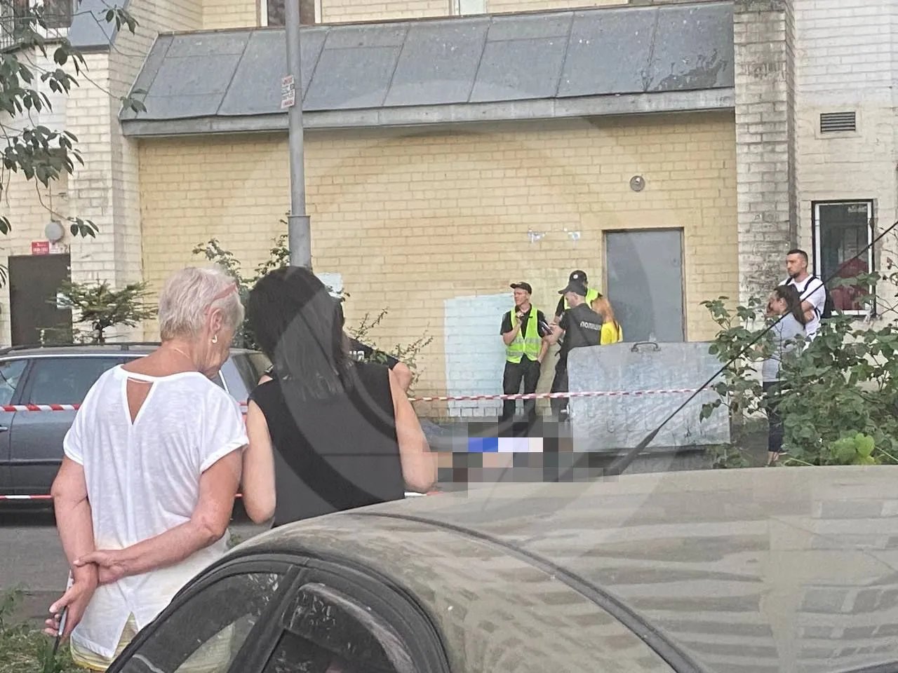 У Києві дві дівчинки випали з багатоповерхівки та розбилися на смерть. Фото: Інформатор